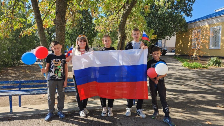 Накануне важного для нашей страны праздника - Дня воссоединения ДНР, ЛНР, Запорожской и Херсонской областей с Россией - в Любимовке прошло мероприятие, посвященное этому событию. Накануне важного для нашей страны праздника - Дня воссоединения ДНР, ЛНР, Запорожской и Херсонской областей с Россией - в Любимовке прошло мероприятие, посвященное этому событию.