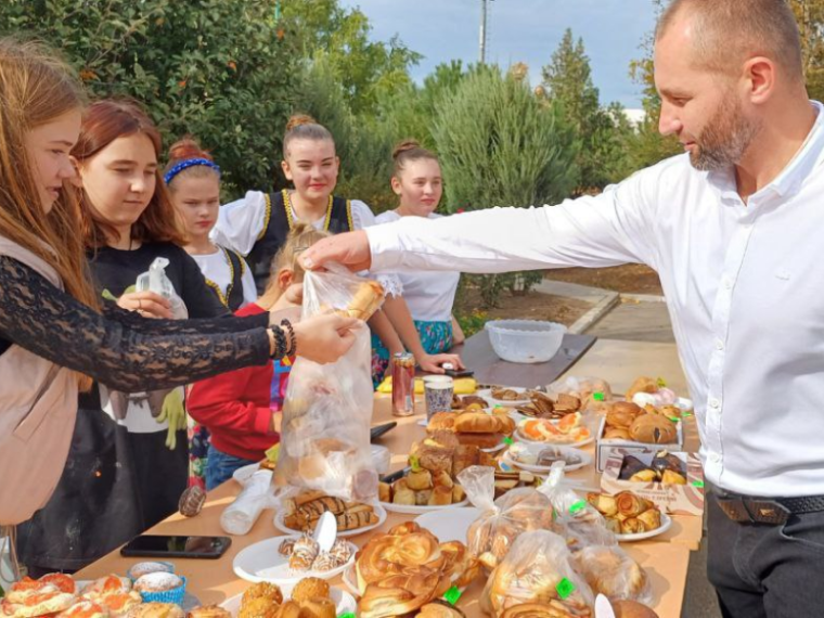 Благотворительная ярмарка в день фестиваля народного творчества "Верность". Благотворительная ярмарка в день фестиваля народного творчества "Верность".