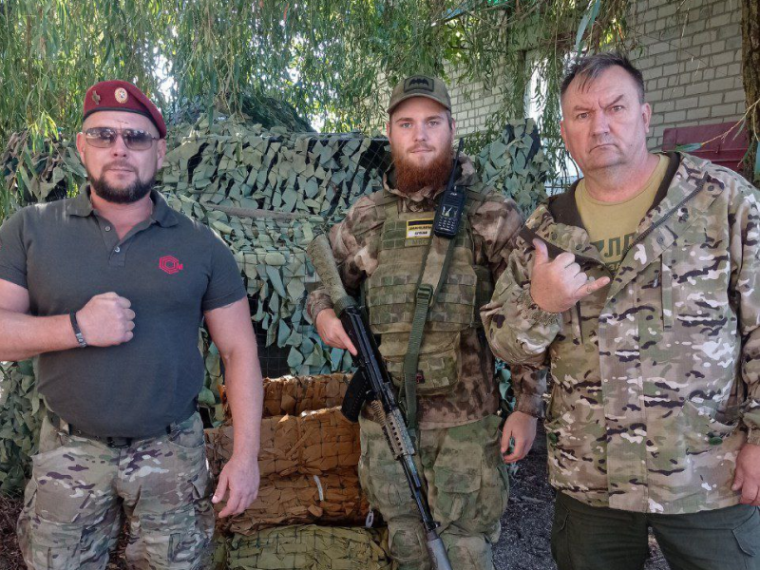 Военнослужащим Херсонского батальона имени В.Ф. Маргелова были переданы маскировочные сети. Военнослужащим Херсонского батальона имени В.Ф. Маргелова были переданы маскировочные сети.