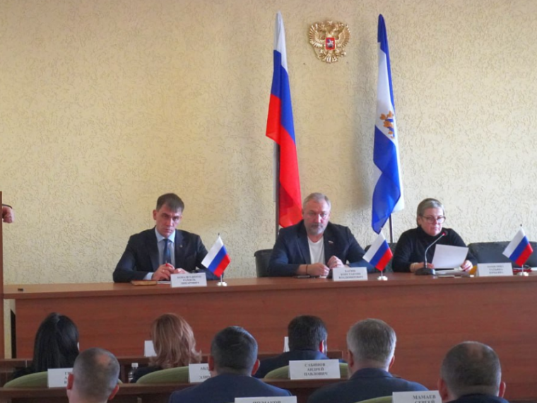 Херсонская областная дума приняла ряд важных законов, среди которых закон об обеспечении жильем детей-сирот. . Херсонская областная дума приняла ряд важных законов, среди которых закон об обеспечении жильем детей-сирот. .