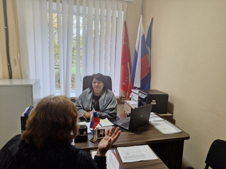 Начальник Тавричанского терротдела Оксана Довбня продолжает вести личный прием граждан. Начальник Тавричанского терротдела Оксана Довбня продолжает вести личный прием граждан.