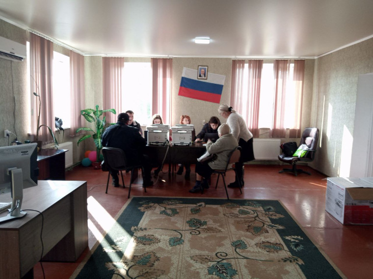 В с. Федоровка вели прием специалисты выездного мобильного офиса МФЦ. В с. Федоровка вели прием специалисты выездного мобильного офиса МФЦ.