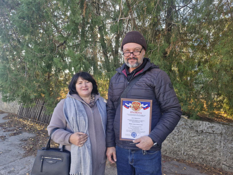 В Тавричанском территориальном отделе были вручены почётные грамоты и благодарственные письма от имени главы округа Павла Филипчука. В Тавричанском территориальном отделе были вручены почётные грамоты и благодарственные письма от имени главы округа Павла Филипчука.